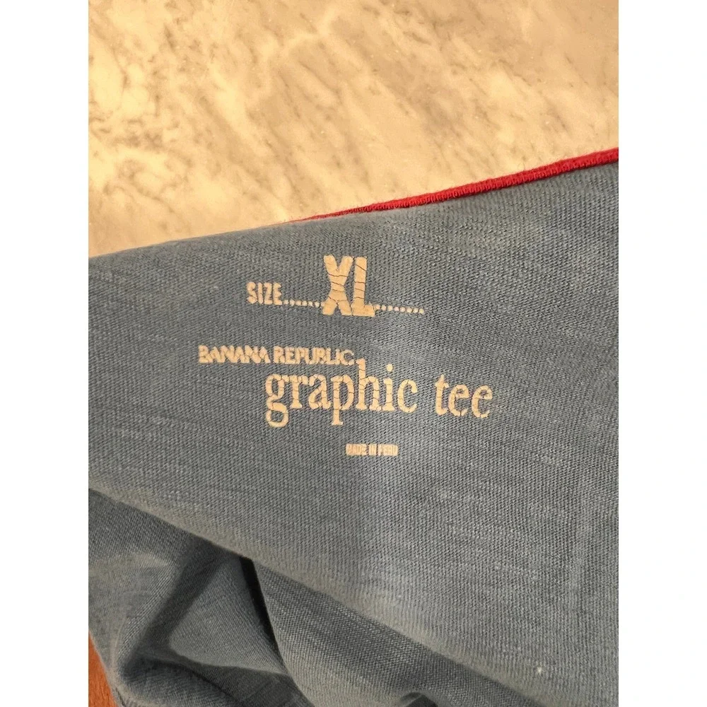 Banana Republic T-Shirt Men's XL Blue V-Neck Graphic Tee Cotton Short Sleeve